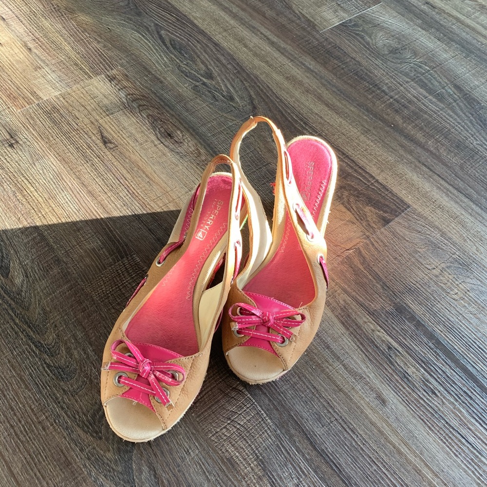 Sperry women’s embroidered wedges size 9